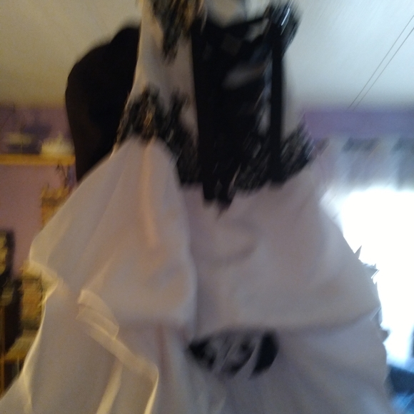 White and black beaded wedding dress - Picture 3 of 4